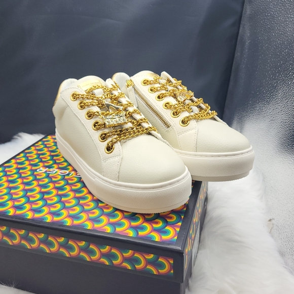 Kurt Geiger Cream Sneakers with Gold Chains - Picture 2 of 8
